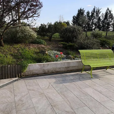 Séjour chez l'habitant Avec Entree Independante Dans Un Ecrin De Verdure *